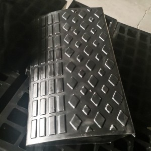 고무 사면 코너