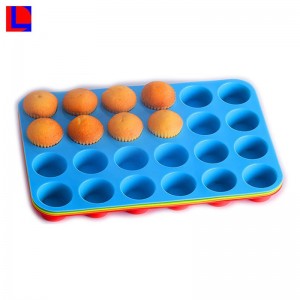 고무 성형 기계에 의해 사출 금형에 의해 생산되는 고품질 실리콘 케이크 금형