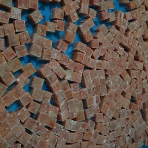 냉동 분홍색 연어 큐브