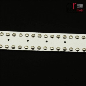 금속 버클이 달린 최신 흰색 가죽 벨트 strape