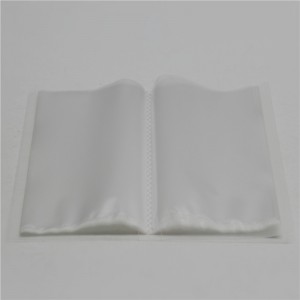 다양한 크기의 투명한 플라스틱 앨범