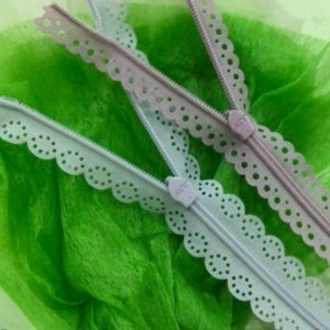 무늬가없는 레이스 테이프가있는 보이지 않는 지퍼 12