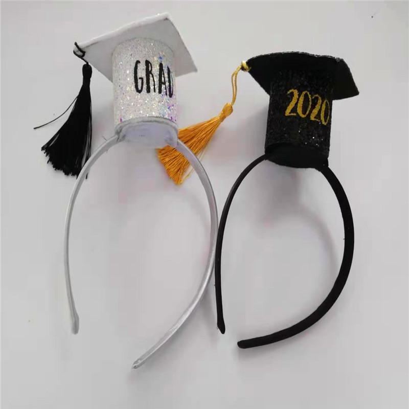 차이 색상 반짝이 졸업 파티 모자와 함께 흰색 대학원 모자