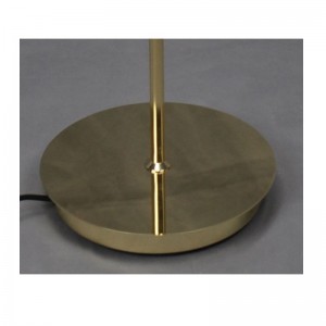 금속 그늘과 조정 기능이있는 플로어 램프