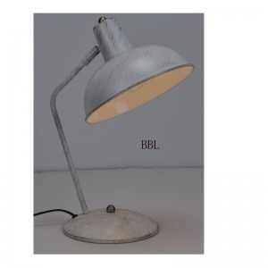 메탈 쉐이드 조정 기능이있는 테이블 램프와 화이트 브러시 드 골드