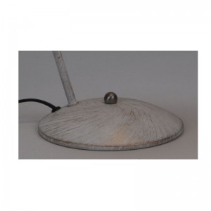 메탈 쉐이드 조정 기능이있는 테이블 램프와 화이트 브러시 드 골드