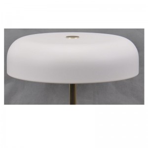 대리석 기초와 금속 그늘을 가진 LED 테이블 램프