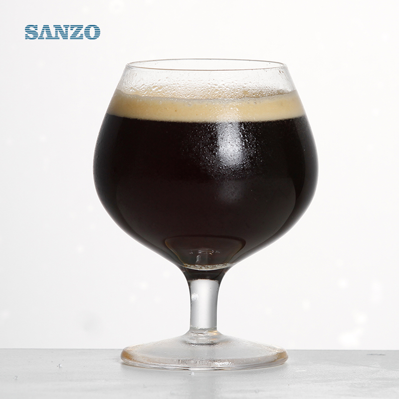 Sanzo 막대기 맥주 유리에 의하여 주문을 받아서 만들어지는 Mouthblow 맥주 유리는 맥주 잔을 개인화했습니다