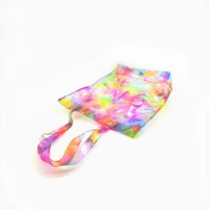 밝은 색상의 쇼핑백