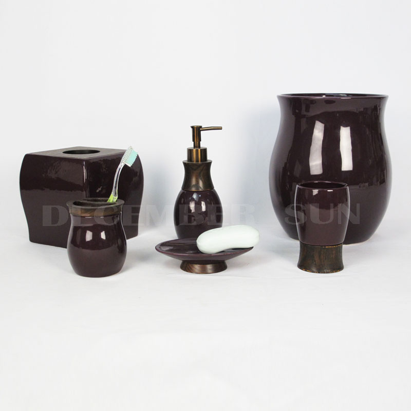 목제 부품을 가지고 있는 도자기 욕실 세트