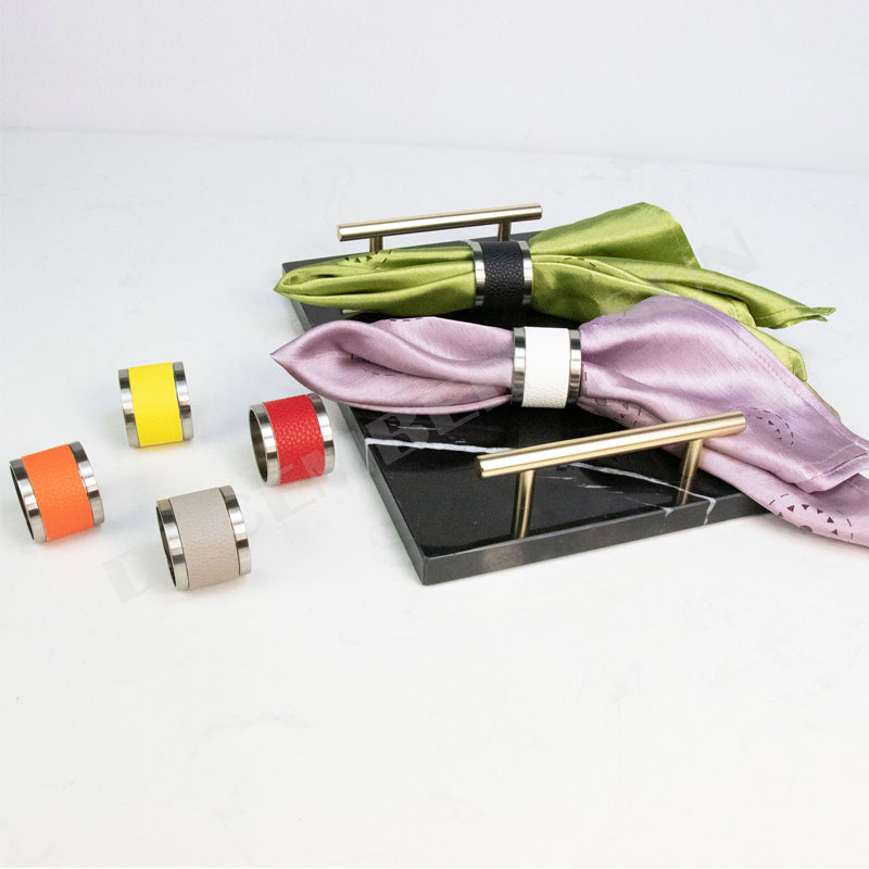 아름다운 컬러 메탈 및 가죽 냅킨 링