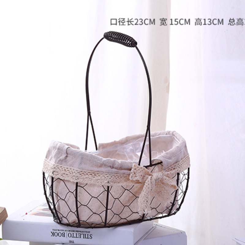 손잡이 달 린 꽃바구니.