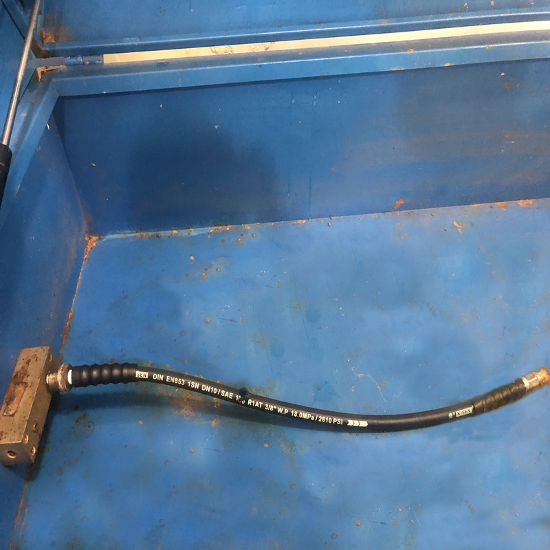 110Mpa에서 SAE 100 R1 3\/8 ''의 표준 BP 테스트 결과 초과