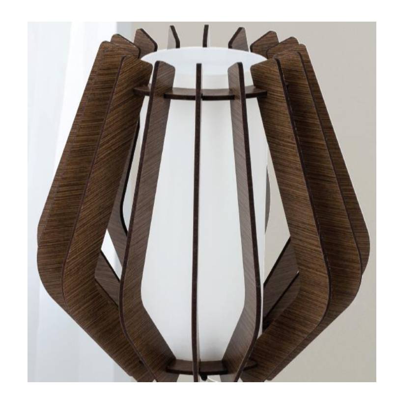 유리 그늘을 가진 어두운 갈색 나무 테이블 램프