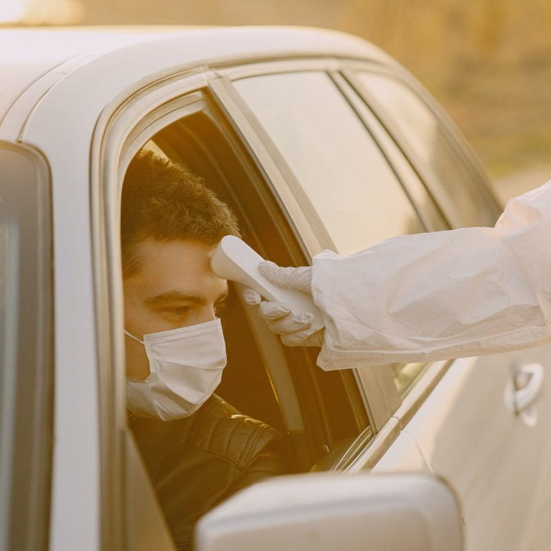 우리는 전염병을 예방하고 통제하려는 노력을 느슨하게해서는 안됩니다