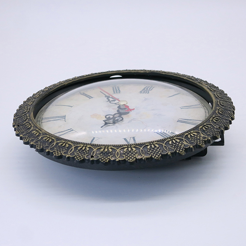 지름 150 mm 의 흔 들 거 리 는 포도 괘종시계.