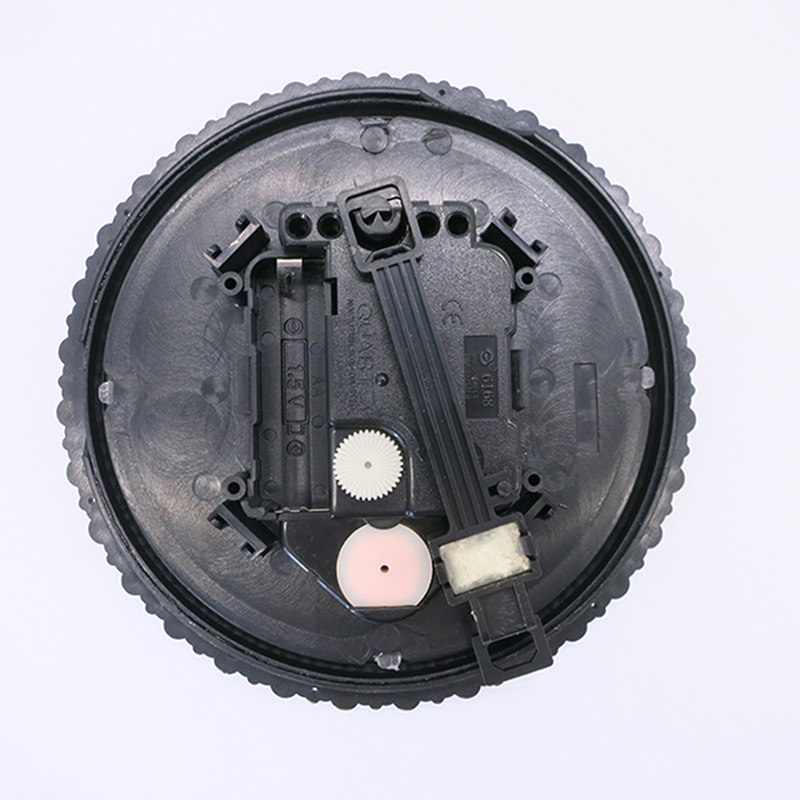 지름 150 mm 의 흔 들 거 리 는 포도 괘종시계.