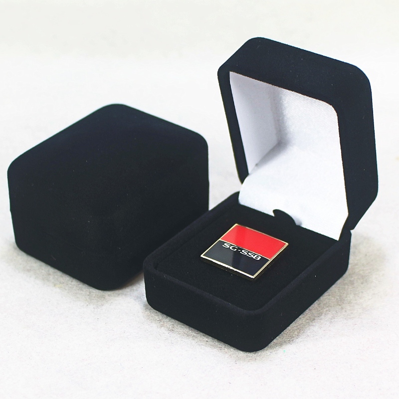 반지, 배지 또는 동전, 항목 F-20 원형 벨벳 상자, mm. 45 * 55 * 38, 무게 약 32g