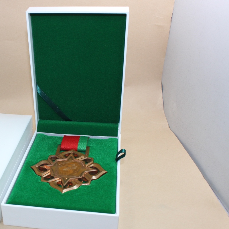 프로젝트 V - 15L 직사각형 우레탄 가죽 케이스 로 90 * 120 mm 메달, 동전 과 배지 등에 적 용 됩 니 다.110 * 157 * 40, 무 게 는 185 g