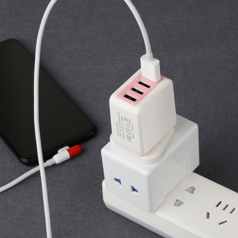 유럽 연합 / 미국 / 영국 플러그 2.1A 4 포트 USB 벽걸이 식 충전기 교류 여행 충전기 어댑터 휴대용 충전기 18W 3.0 쾌속 충전기