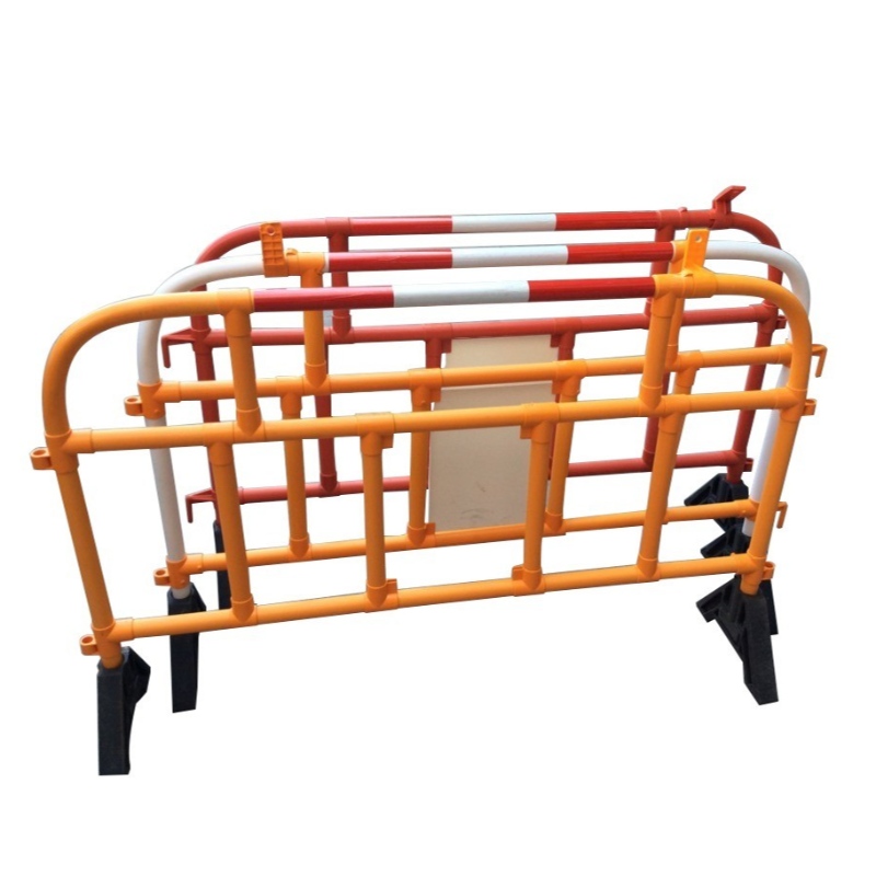 콘서트, 스포츠 경기 및 퍼레이드를위한 보행자 장벽 플라스틱 바리케이드 PVC 주차장 장벽 차량 도로 장벽