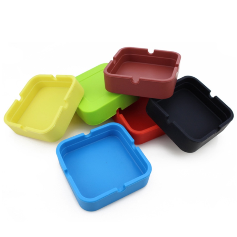 작은 사각형 재떨이