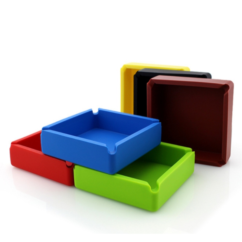 큰 사각 재떨이