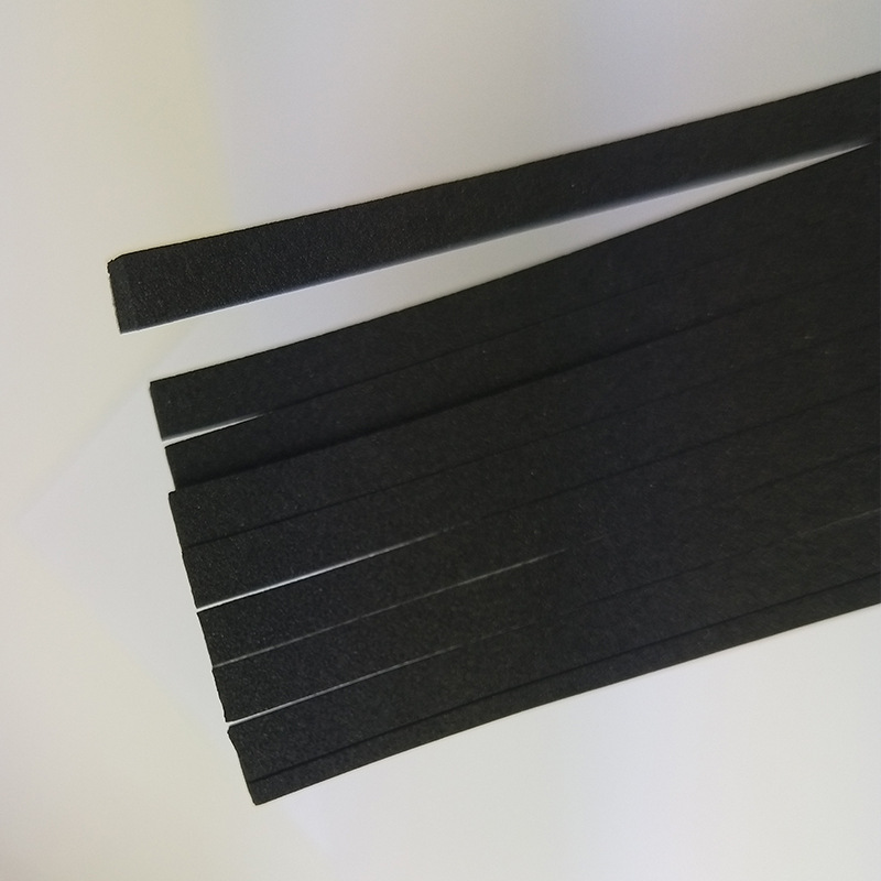 공장은 검은 색 EPDM 폼, 난연성 접착 폼, 충격 흡수 및 밀봉 폼을 다이 컷 할 수 있습니다.