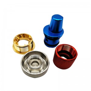 공장 에서 맞 춤 형 으로 알루미늄 양극 산화 와 스 테 인 리 스 스틸 부품 을 가공 하 다.