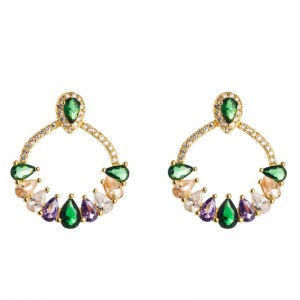 유럽 ​​및 미국 성격 황동 귀걸이 기질 여성 귀걸이 마이크로 상감 색상 지르콘 귀걸이 꽃 모양의 일본어 및 한국어 귀걸이