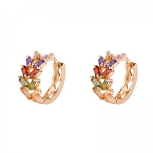 유럽 ​​및 미국 패션 개성 잎 황동 마이크로 인클로 레이드 지르콘 귀걸이 여성 한국 기질 귀걸이 금속 차가운 바람 귀걸이