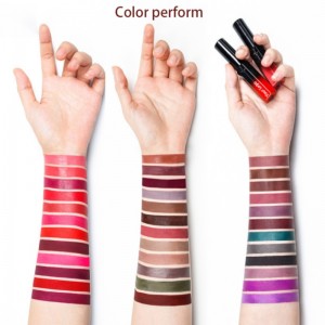 오래 지속되는 액체 립스틱