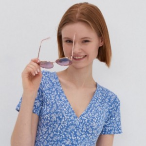 미니 길이는 목 주위 짧은 소매 짧은 소매 플로랄 드레스 주위에 랩