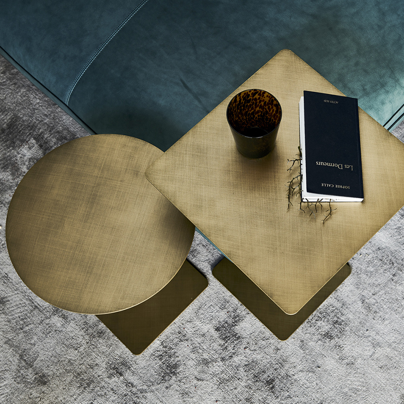 뜨거운 판매 새로운 디자인 골드 사이드 사이드 테이블 현대 황금 스테인레스 스틸 둥근 사이드 테이블 들어 올릴 수있는 스테인레스 스틸 소파 테이블