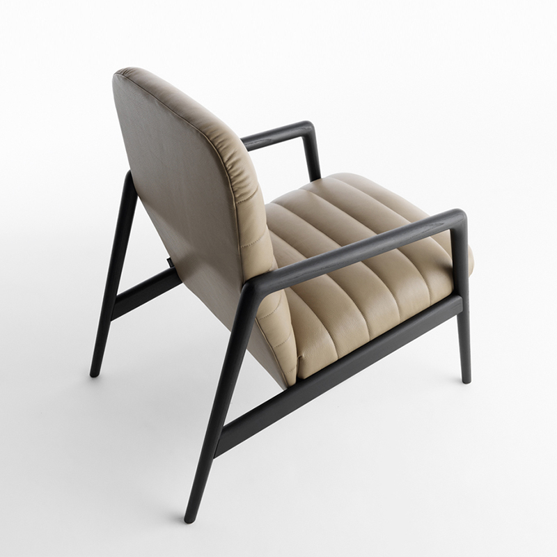 이탈리아 미니멀리스트 디자인 목재 라운지 의자 단일 소파 가죽 팔 의자 거실