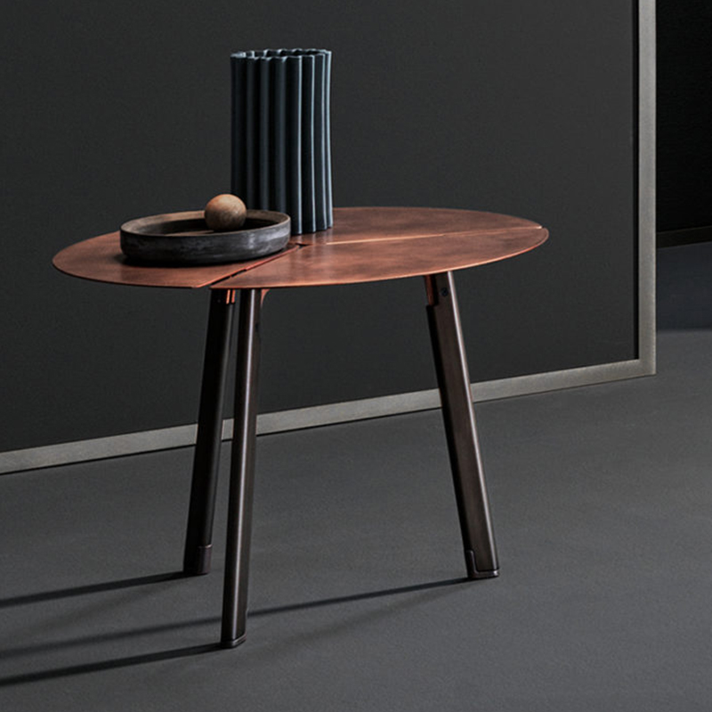 이탈리아 미니멀리스트 3 다리 측면 테이블 소박한 골동품 철 흑연 강철 원형 금속 커피 테이블