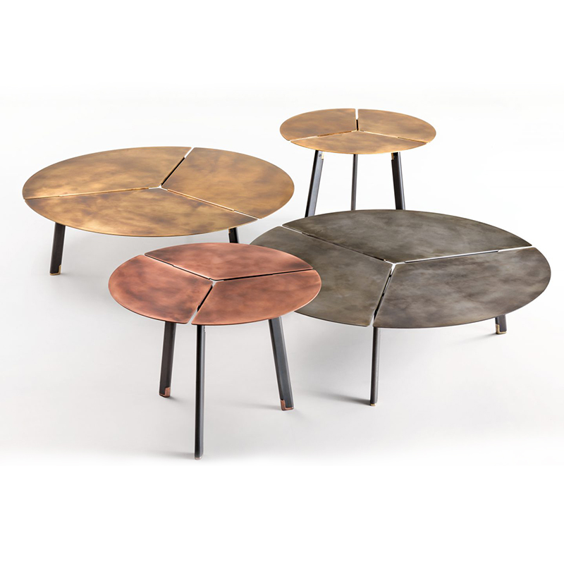 이탈리아 미니멀리스트 3 다리 측면 테이블 소박한 골동품 철 흑연 강철 원형 금속 커피 테이블