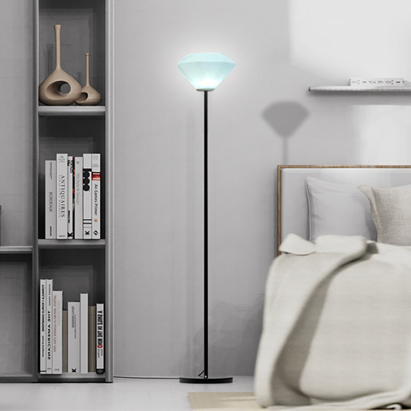 2022 New Nordic Minimalist Home 장식 플로어 램프, 스탠딩 리모컨 RGB LED 플로어 램프, 창조적 인 다이아몬드 디밍 가능한 거실 야외 정원 바닥 램프가있는 철강 라이트 폴