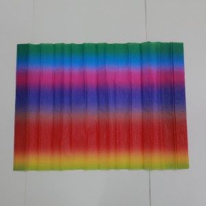 크레페 종이를 굴립니다