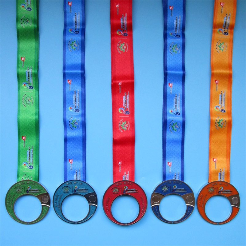 한 번의 스포츠 이벤트 기념품 조합 메달 중 5 개
