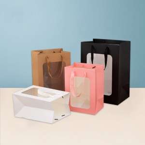 창문 선물 종이 가방을 열십시오