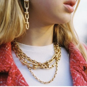 두꺼운 체인 목걸이 여성 유럽과 미국은 가벼운 고급 틈새 말굽 버클 쇄골 체인