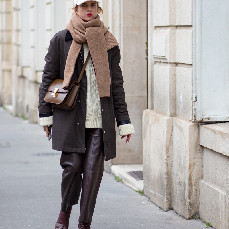 경우에 걸친 숄 스타일/basic Wear/street 사진/2023-24 가을 겨울