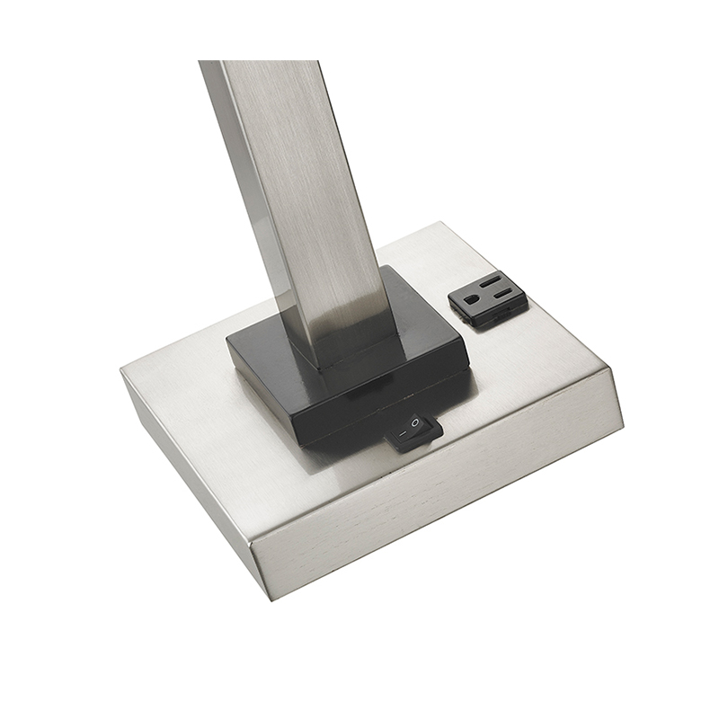 객실에서 일하는 스탠드 테이블 램프