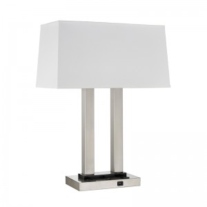 객실에서 이중 스탠드 테이블 램프