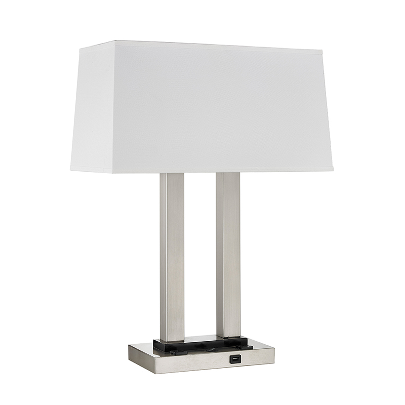 객실에서 이중 스탠드 테이블 램프