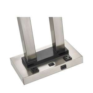 객실에서 이중 스탠드 테이블 램프