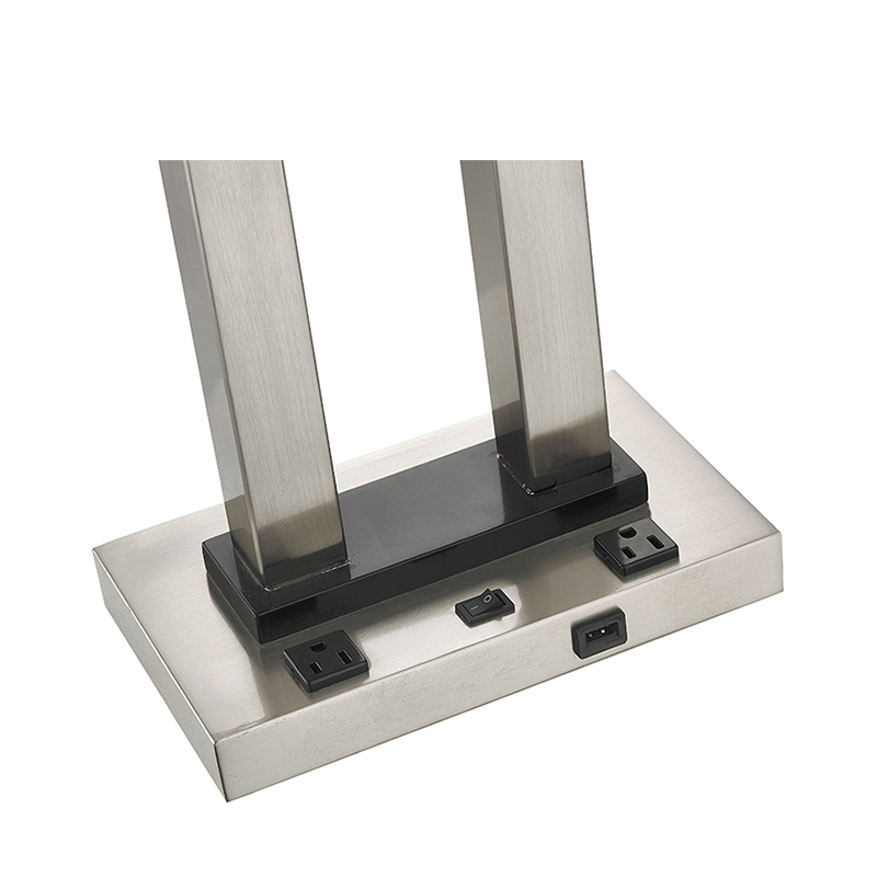 객실에서 이중 스탠드 테이블 램프