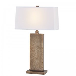 공공 장소 입구의 장식 골동품 철 테이블 램프