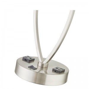 브러시가있는 니켈 마감, on/off 로커 스위치 및 객실의 두 개의 콘센트로 1 개의 라이트 테이블 램프를 잠들게